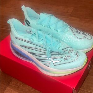 New Balance SC Elite 3 Aqua and Silver Athletic Sneakers 9.5 women’s NEW!